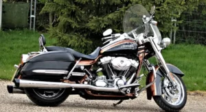 Read more about the article 7 Best Motorcycle Windshield Cleaner Models That You Can Buy In 2023